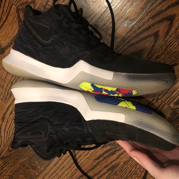 KYRIES - Picture 2 of 10